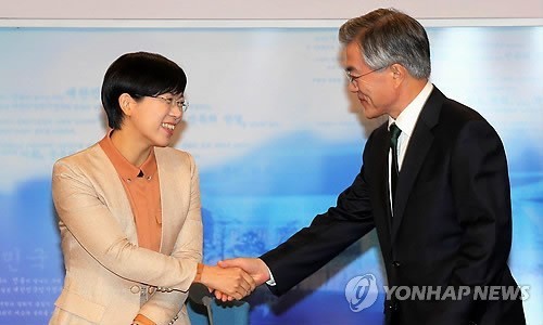 ▲ 통합진보당 이정희 대표(왼쪽)와 민주당 문재인 의원.ⓒ연합뉴스