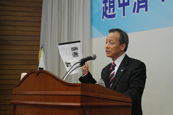 ▲ 신현철 부산 부성고등학교장이 15일 오전 부산일보 강당에서 교학사 교과서와 관련 특별 강연을 하고 있다ⓒ부성고등학교
