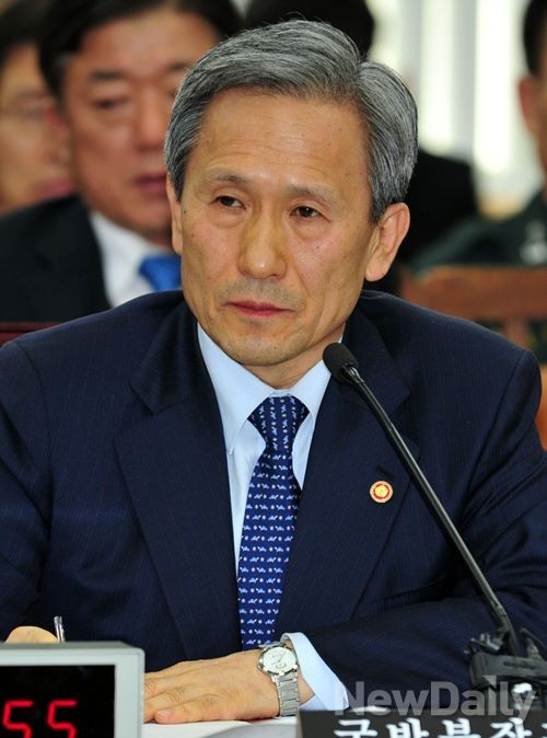 ▲ 국회에 출석한 김관진 국방장관.