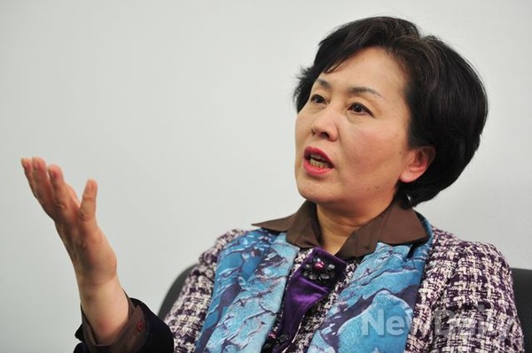 ▲ 6.4 경기도지사 선거에 출마한 김영선 전 한나라당 대표가 뉴데일리와 인터뷰를 갖고 있다. ⓒ이종현 기자