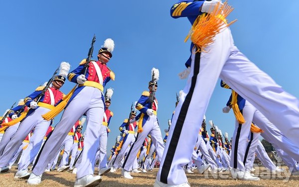 ▲ 육군사관생도들의 열병 ⓒ 뉴데일리 정상윤