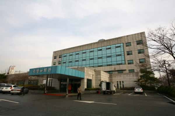 ▲ 용산 전쟁기념관 앞 국방부 민원실 자리에 '국방컨벤션'이 들어섰다. 기존의 국방회관은 육군회관으로 전환할 예정이다. 사진은 기존 국방부 영내에 있던 국방회관.