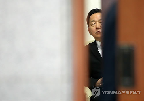 ▲ 3선 경기도교육감과 경기도지사 후보직을 놓고 고심 중인 김상곤 교육감. ⓒ연합뉴스