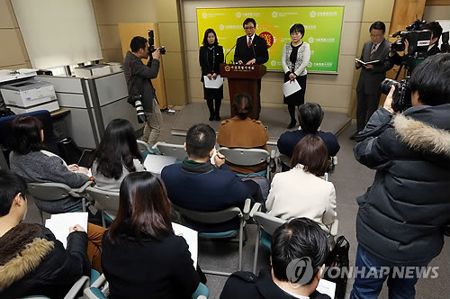 ▲ 최명복 교육의원이 주체한 기자회견 현장ⓒ연합뉴스