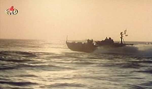 ▲ 북한의 선전 동영상에 나온 북한군 경비정. 무장이나 장갑은 허약하지만 빠른 속도가 강점이다. [사진: 조선중앙방송 보도화면 캡쳐]