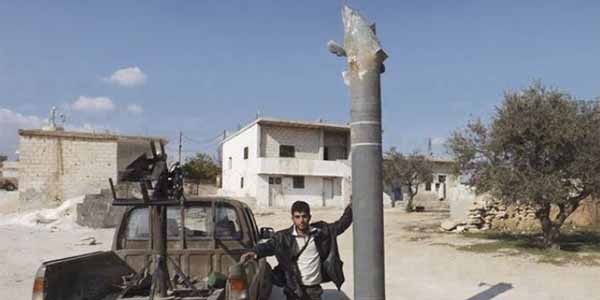 ▲ 시리아 반군이 수거해 공개한 300mm 대구경 방사포 파편. [사진: HRW]