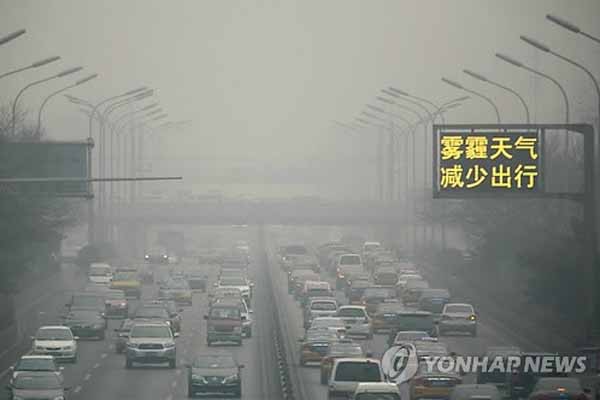 ▲ 중국 수도 베이징을 뒤덮은 중금속 미세먼지의 모습. [사진: 연합뉴스]