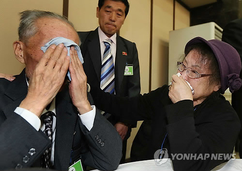 ▲ 지난 20일부터 25일까지 금강산에서 열린 남북이산가족 상봉행사 현장. [사진ⓒ연합뉴스. 무단 전재 및 재배포 금지]