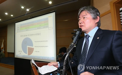 ▲ 노환규 대한의사협회 회장이 1일 오후 서울 용산구 대한의사협회에서 열린 의사총파업 투표결과 발표 기자회견에서 기자들의 질문에 답변하고 있다.ⓒ 연합뉴스, 무단 전재, 재배포금지