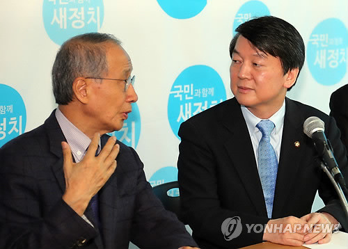 ▲ 안철수 새정치연합 중앙운영위원장(오른쪽)이 3일 서울 여의도 사무실에서 열린 중앙운영위원회에서 윤여준 의장과 대화하고 있다.ⓒ연합뉴스