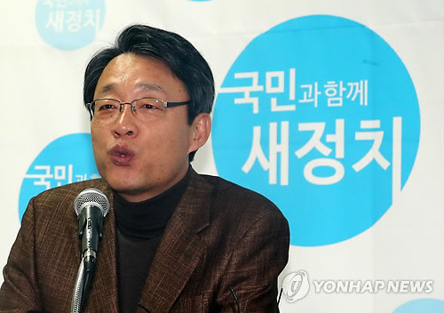 ▲ 김성식 새정치추진위원회 공동위원장이 24일 서울 여의도 사무실에서 열린 회의에 참석해 인사말을 하고 있다.ⓒ연합뉴스