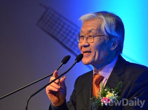 ▲ 조갑제 대표가 정미홍 대표의 출판기념회에 참석해 축사를 하고 있다.ⓒ정상윤 기자