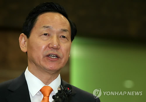 ▲ 4일 오전 김상곤 경기도교육감이 경기도 수원 경기도교육청에서 6·4 지방선거에 경기도지사로 출마할 것임을 밝히고 있다.ⓒ연합뉴스