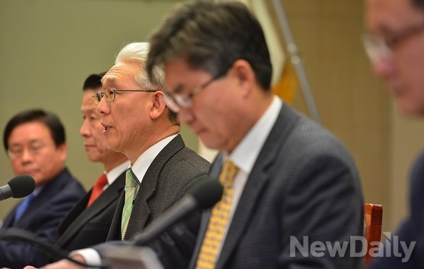 ▲ 북한자유인권글로벌네트워크 이희문 대표가 4일 프레스센터에서 열린  '통일주역으로서의 탈북자 역할' 세미나에서 주제 발표를 하고 있다. ⓒ 뉴데일리 정상윤 기자