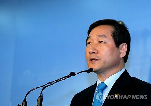 ▲ 유정복 안전행정부 장관이 5일 국회 정론관에서 인천시장 출마를 위해 장관직을 사퇴하는 기자회견을 하고 있다.ⓒ연합뉴스