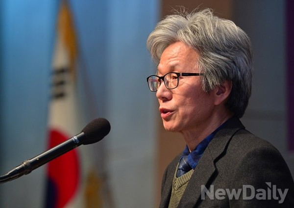 ▲ 교학사 교과서 집필자인 권희영 교수가 5일 서울 프레스센터에서 열린 좌편향 교과서 분석보고서에서 "대한민국 건국이란 표현을 쓰겠다고 (교육부에) 얘기할 것"이라고 말했다. ⓒ 뉴데일리 정상윤 기자