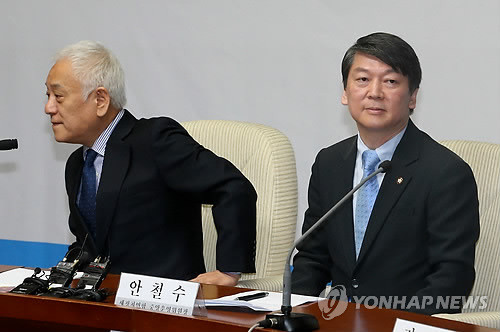 ▲ 권력을 위해 힘을 합친 안철수 의원과 민주당 김한길 대표. ⓒ연합뉴스