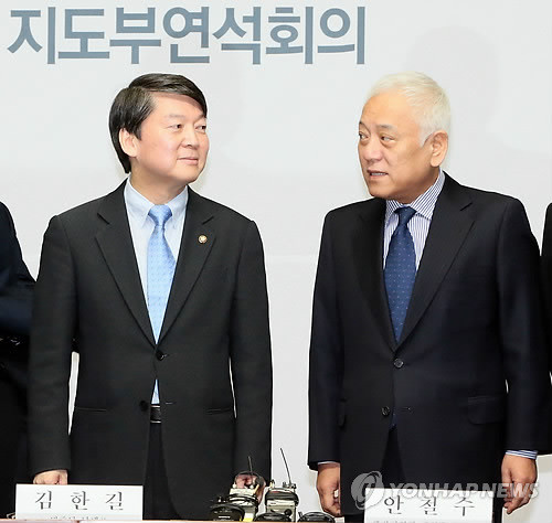 ▲ 안철수 의원과 김한길 대표가 묘한 표정으로 서로를 바라보는 모습. ⓒ연합뉴스