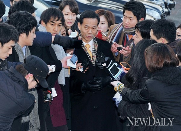 ▲ 청와대 임종훈 민원비서관이 6.4 지방선거를 앞두고 공천과정에 개입했다는 논란이 일고 있다. 사진은 인수위 시절 출근길의 임 비서관. ⓒ 뉴데일리 이종현 기자