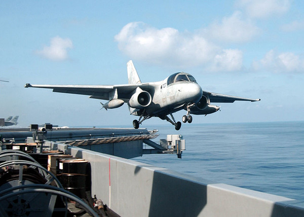 ▲ 항공모함을 이륙하는 S-3B 바이킹 해상초계기. ⓒ미 해군
