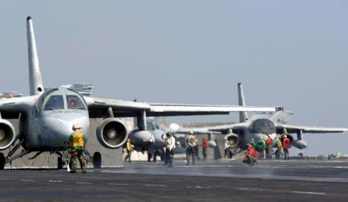 ▲ 항공모함에서 이륙을 위해 대기하는 S-3B 바이킹 해상초계기. ⓒ미 해군