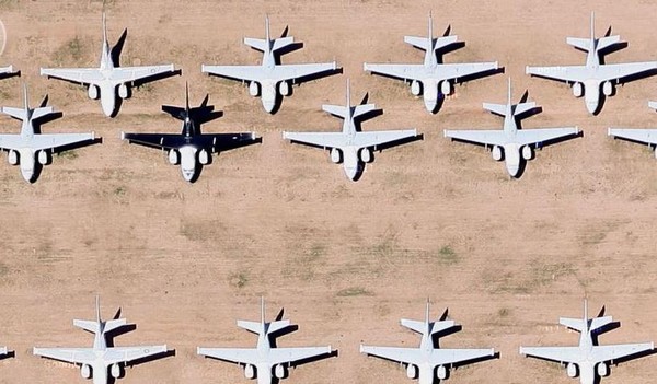 ▲ 미국 아리조나주 데이비드 몬탄 공군기지내 보관소에 주기돼 있는 S-3B 바이킹 해상초계기. ⓒ구글어스 캡쳐