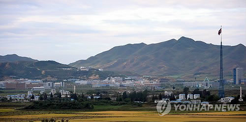 ▲ 경기 파주에서 보이는 북한 개성공단 모습 ⓒ연합뉴스. 무단전재 및 재배포 금지.