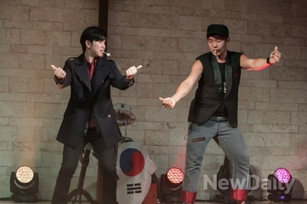 ▲ Crazy Mr.J의 마술쇼.   ⓒ 뉴데일리