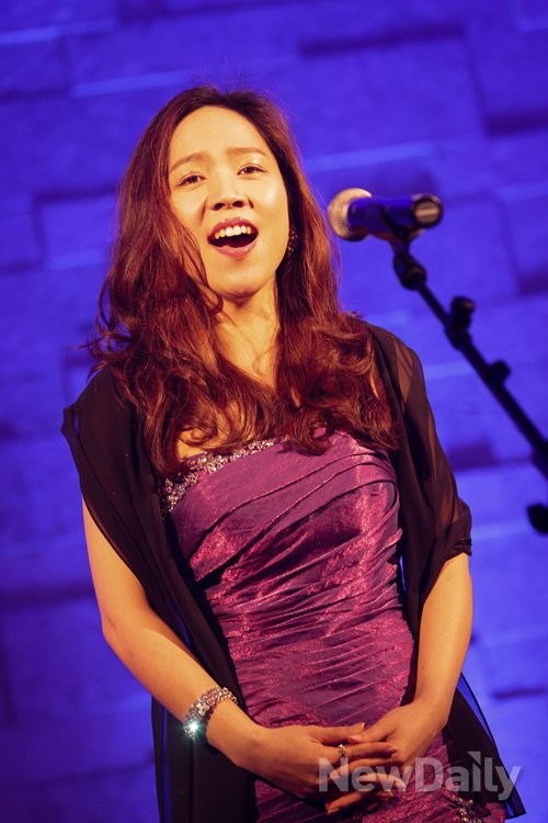 ▲ 소프라노 김순영의 독창.  ⓒ 뉴데일리