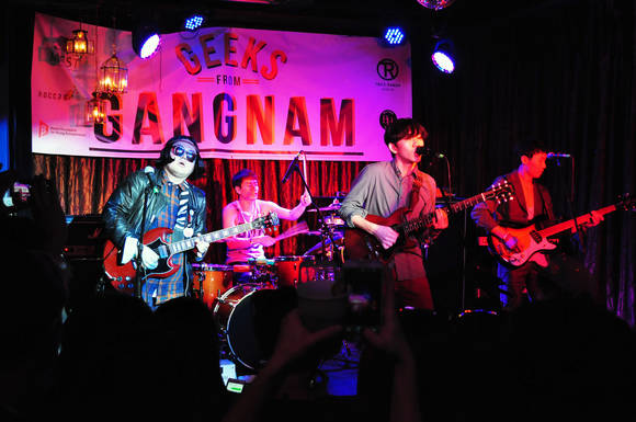 ▲ ‘Geeks from Gangnam’ 행사에서 공연하는 한국 인디밴드 ‘로큰롤 라디오’ⓒ뉴데일리
