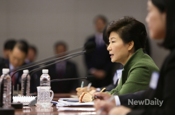 ▲ 박근혜 대통령의 지지율이 55%를 기록, 전주에 비해 2%p 하락했다. ⓒ 뉴데일리(청와대 제공)