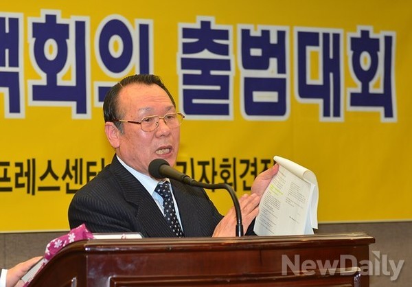 ▲ 이선교 현대사포럼 대표가 17일 '제주 4.3사건 바로잡기 대책회의' 출범대회에서 발표하고 있다. ⓒ 정상윤 기자