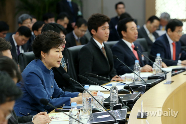 ▲ 박근혜 대통령은 18일 전국 장애인 시설에 대한 전수 조사를 지시했다. ⓒ 뉴데일리(청와대 제공)
