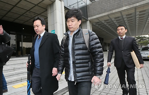 ▲ '간첩사건' 피고인 유우성씨가 12일 오후 참고인 조사를 위해 서초동 서울고검으로 향하고 있다.ⓒ 연합뉴스