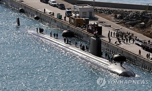 ▲ ▲ 미국 7함대 소속 핵추진 잠수함인 콜럼버스호(SSN-762·7천t급)가 3일 오전 부산 해군작전기지에 입항하고 있다. ⓒ연합뉴스