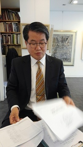 ▲ 인사동의 정체성을 벗어난 개발은 무의미하다고 주장하는 윤용철 회장.ⓒ 뉴데일리DB