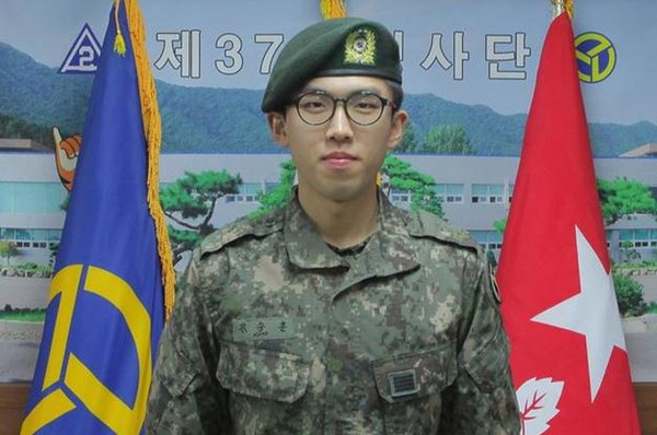 ▲ 레바논 동명부대 파병 간 1㎞ 달릴 때마다 1달러씩 적립하여 파병 복귀 후인 지난 21일, 1천달러를 UNHCR에 기부한 육군37사단 김승훈 병장.ⓒ육군