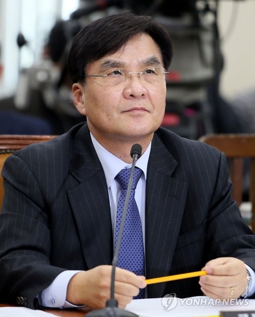 ▲ 강병규 안전행정부 장관 후보자가 24일 국회 안전행정위원회에서 열린 인사청문회에서 '위장전입' 추궁 질문에 굳은 표정을 짓고 있다. ⓒ연합뉴스