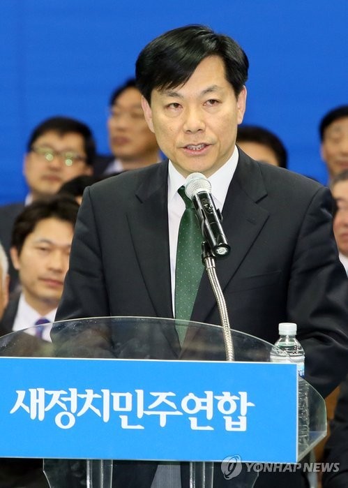 ▲ 경기지사 출마를 선언한 김창호 전 국정홍보처장이 18일 경기 수원실내체육관에서 열린 새정치민주연합 경기도당 창당대회에서 축사하고 있다.ⓒ연합뉴스