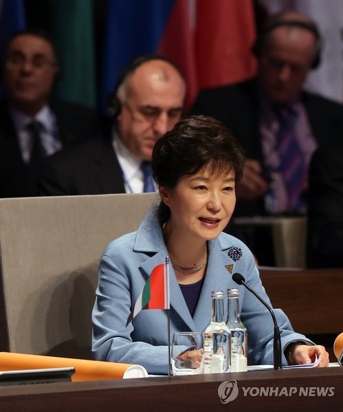 ▲ 박근혜 대통령이 24일 네덜란드 헤이그에서 열린 제3차 핵안보정상회의 개회식에서 선도연설을 하고 있다. ⓒ 연합뉴스