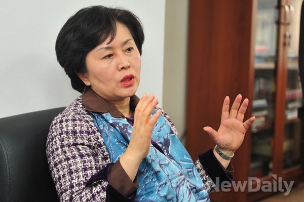 ▲ 6.4 경기도지사 선거에 출마한 김영선 전 한나라당 대표가 뉴데일리와 인터뷰를 갖고 있다. ⓒ이종현 기자