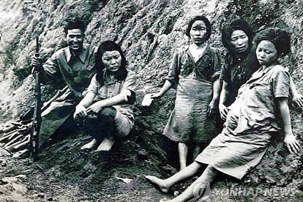 ▲ 과거 일본군이 운영했던 위안부(성노예) 피해자들. ⓒ연합뉴스. 무단전재 및 재배포 금지.