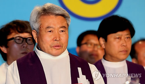 ▲ ▲ 24일 미사에 참석한 박창신 신부 ⓒ연합뉴스