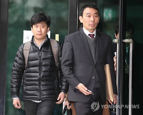 ▲ 피고인 유우성씨(왼쪽)가 지난 12일 오후 참고인 조사를 마치고 서초동 서울고검을 나서고 있다. 저작권자(c) 연합뉴스, 무단 전재-재배포 금지