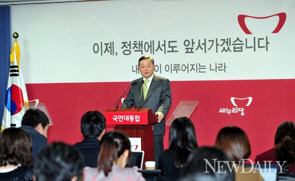 ▲ 안대희 국세청 세무조사감독위원장 (전 대법관, 전 새누리당 정치쇄신특위 위원장) ⓒ 뉴데일리DB