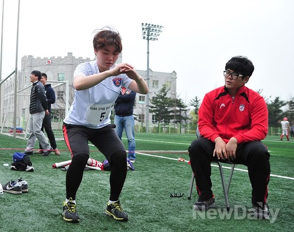 ▲ 대한럭비협회가 29일 고려대학교 운동장에서 '2014 여자 럭비 7인제 국가대표 상비군 선발전'을 개최했다ⓒ뉴데일리 이미화 기자