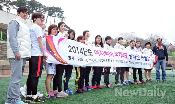 ▲ 대한럭비협회가 29일 고려대학교 운동장에서 '2014 여자 럭비 7인제 국가대표 상비군 선발전'을 개최했다ⓒ뉴데일리 이미화 기자