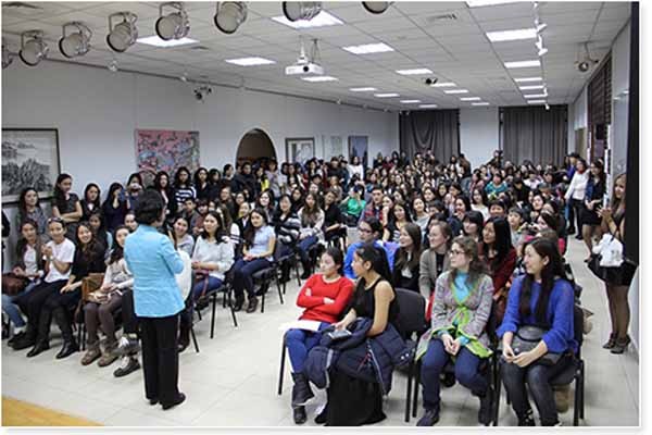 ▲ 2014 카자흐스탄 한국어 학당의 모습. 현지에서의 한류 열풍은 엄청나다고 한다. [사진: 외교부]