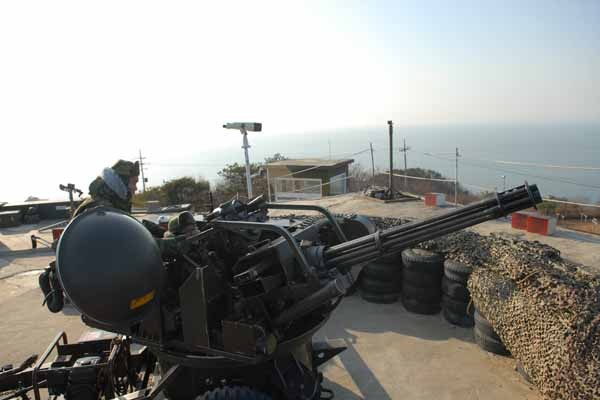 ▲ 해병 연평부대에 배치돼 있는 20mm 벌컨포. [사진: 해병대 공식 블로그]