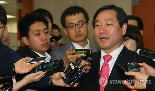 ▲ 6.4 지방선거 인천시장 출마를 위해 안전행정부 장관직에서 물러난 새누리당 유정복 의원이 31일 오전 국회 정론관에서 국회의원직 사퇴 기자회견을 한 후 기자들의 질문에 답하고 있다. ⓒ연합뉴스